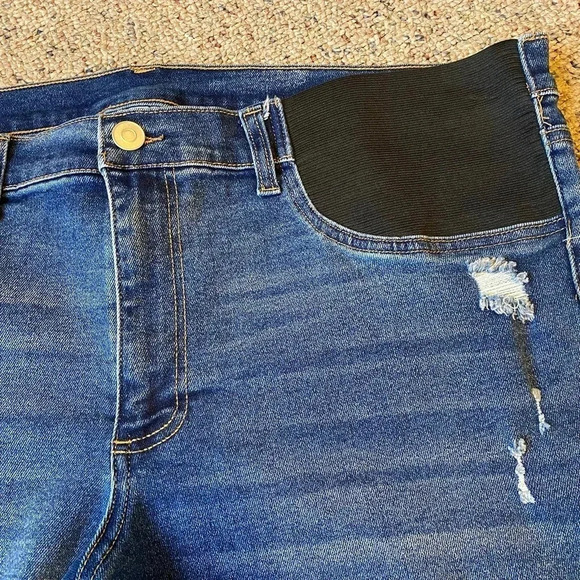 NWT Time & Tru Maternity Comfort Stretch Better Bermuda Jeans Short Size 20 XXL - Picture 4 of 5
